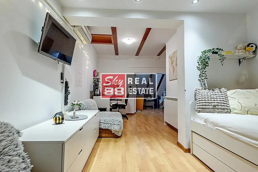 Sale, four bedroom apartment, 104m², Stari Grad, Beograd