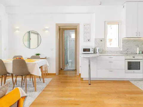 Izdavanje, dvosoban stan, 70m², Donja Lastva, Tivat - image 10