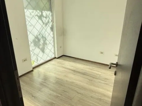 Izdavanje, poslovni prostor, 31m², Blok 9, Podgorica - image 7