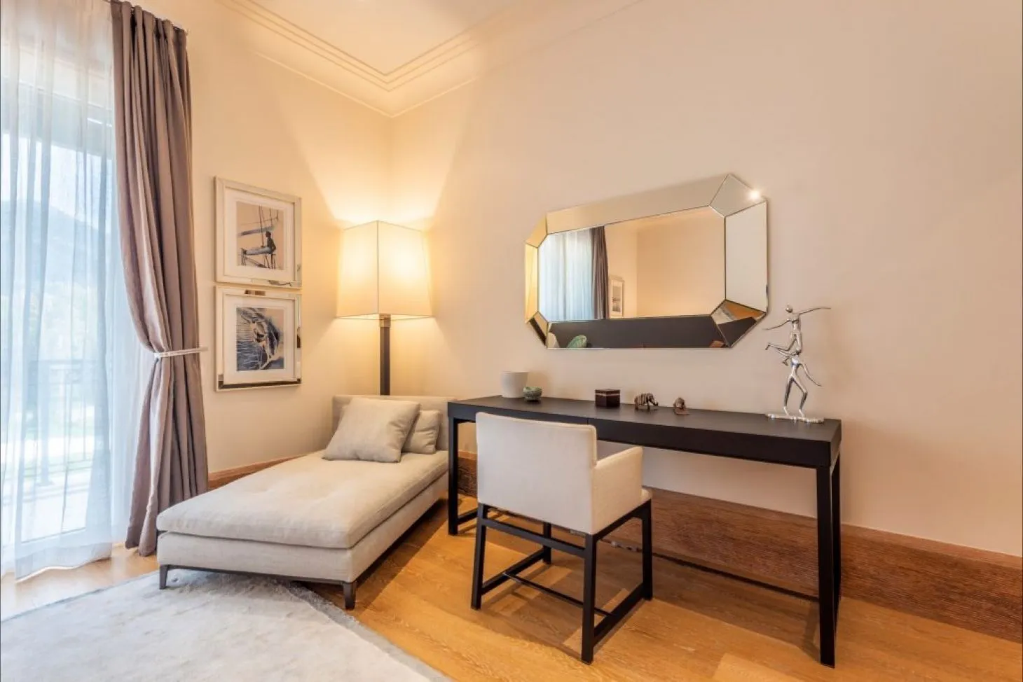 Prodaja, četvorosoban stan, 258m², Tivat, Crna Gora