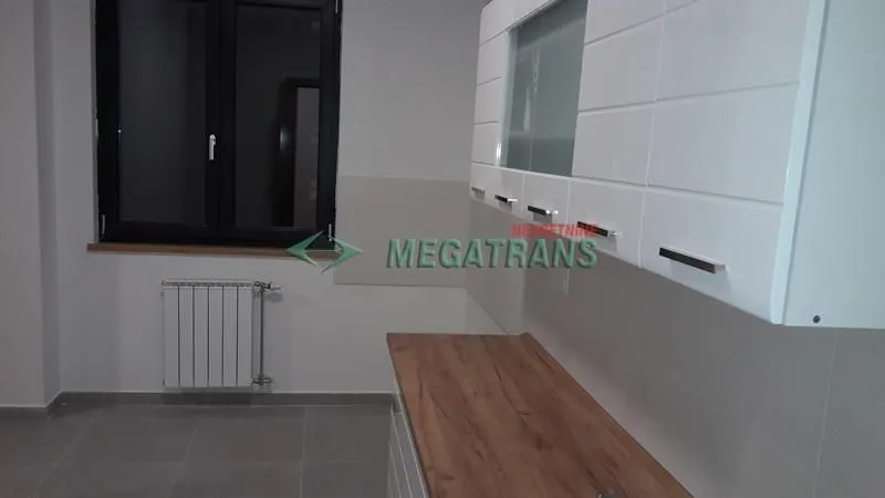 Izdavanje, stan, 143m², Centar, Novi Sad
