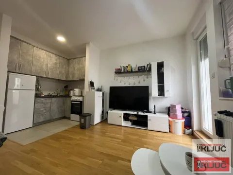 Izdavanje, garsonjera, 26m², Bulevar patrijarha Pavla, Novi Sad Sve Podlokacije - image 4