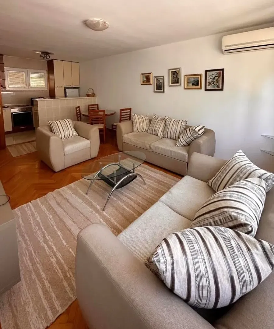 Izdavanje, jednosoban stan, 51m², Pod Goricom, Podgorica