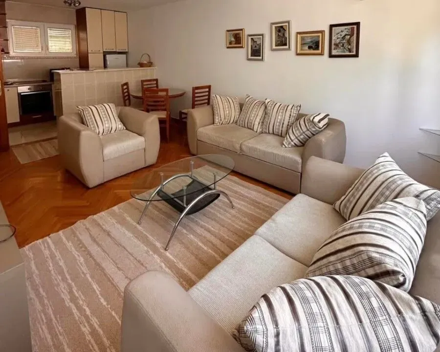 Izdavanje, jednosoban stan, 51m², Pod Goricom, Podgorica