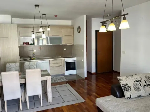 Izdavanje, jednosoban stan, 57m², City Kvart, Podgorica - image 2