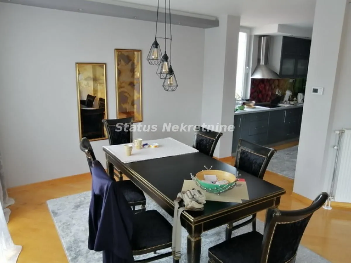 Sale, office space, 330m², Ruma, Srbija