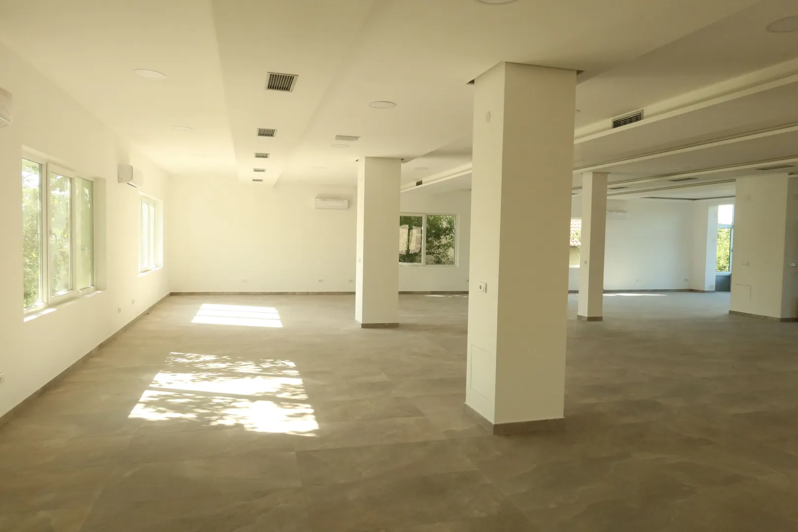 Rent, office space, 250m², Zemun Polje, Beograd