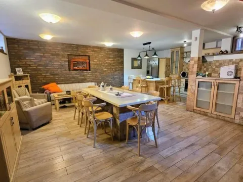Izdavanje, kuća, 180m², Kalenić Pijaca, Vračar Sve Podlokacije - image 14