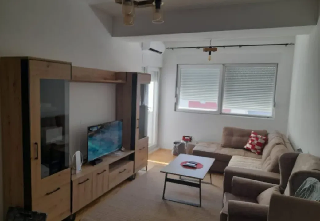 Izdavanje, jednosoban stan, 44m², Stari Aerodrom, Podgorica