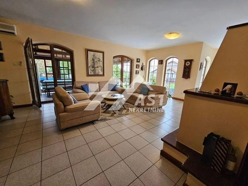 Prodaja, kuća, 336m², Petrovaradin, Novi Sad