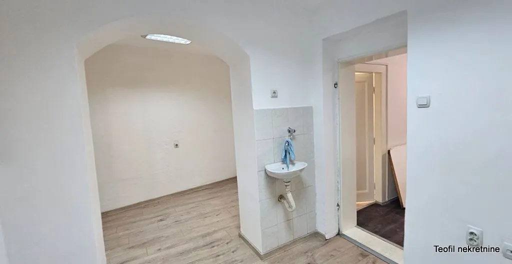 Sale, three bedroom apartment, 60m², Vračar, Šid