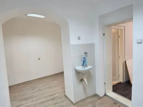 Sale, three bedroom apartment, 60m², Vračar, Šid - image 6