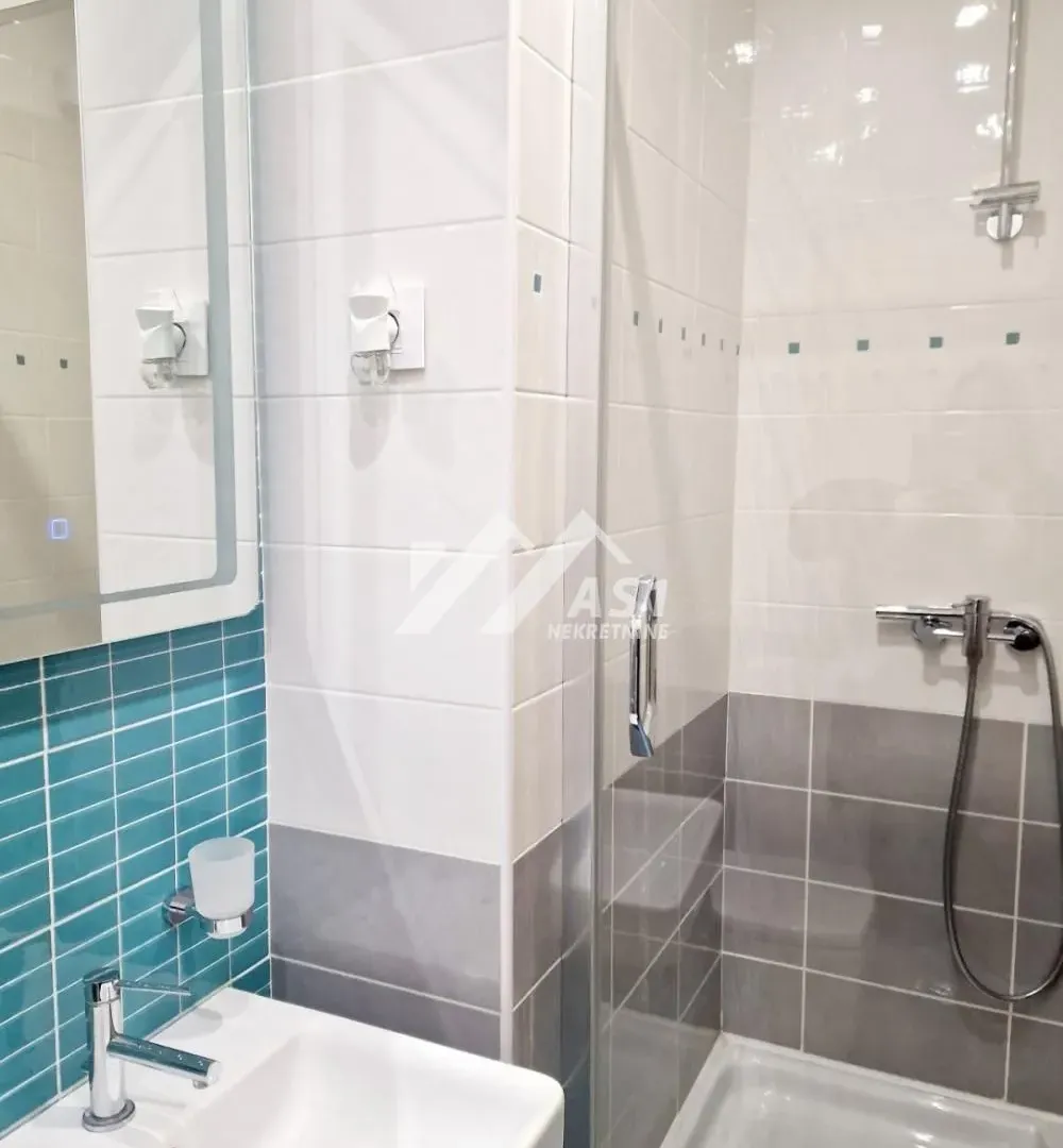 Izdavanje, trosoban stan, 105m², Novi Sad Sve Podlokacije, Novi Sad