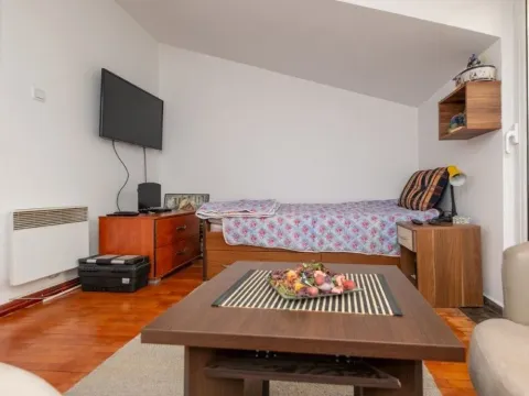 Prodaja, trosoban stan, 126m², Malo Brdo, Podgorica - image 9