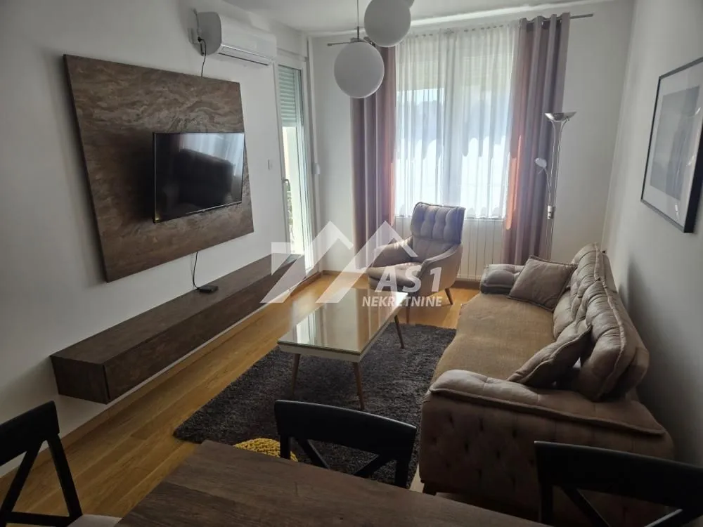 Izdavanje, jednosoban stan, 40m², Rotkvarija, Novi Sad Sve Podlokacije