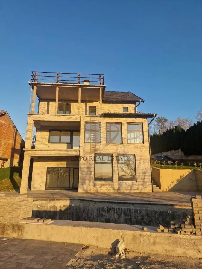 Prodaja, kuća, 550m², Sremska Kamenica, Petrovaradin