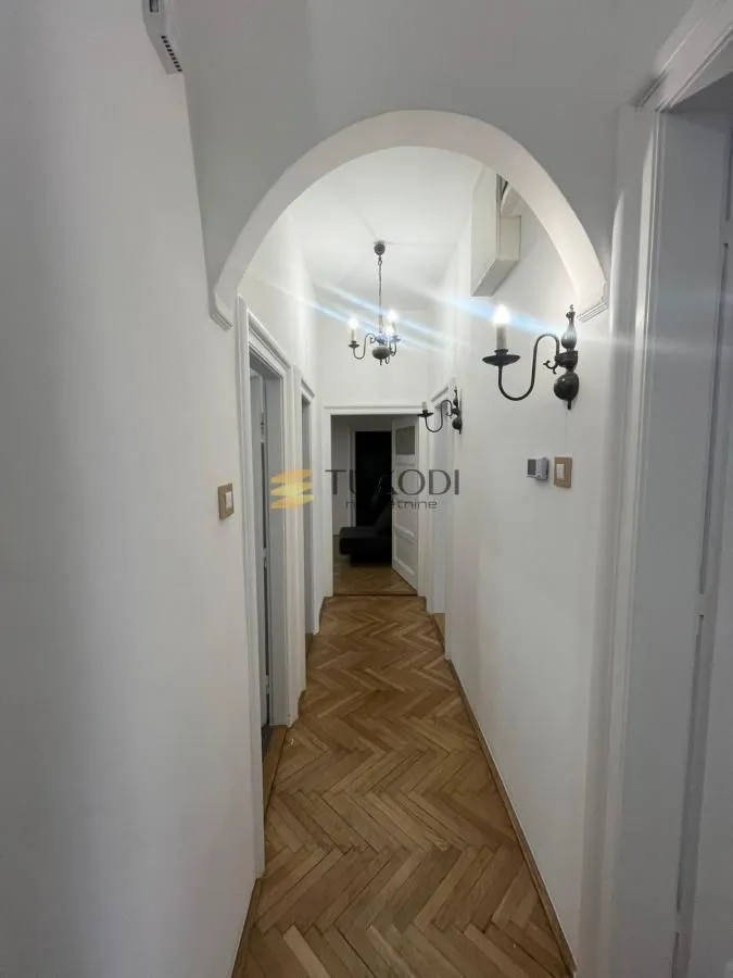 Prodaja, četvorosoban stan, 119m², Centar, Novi Sad