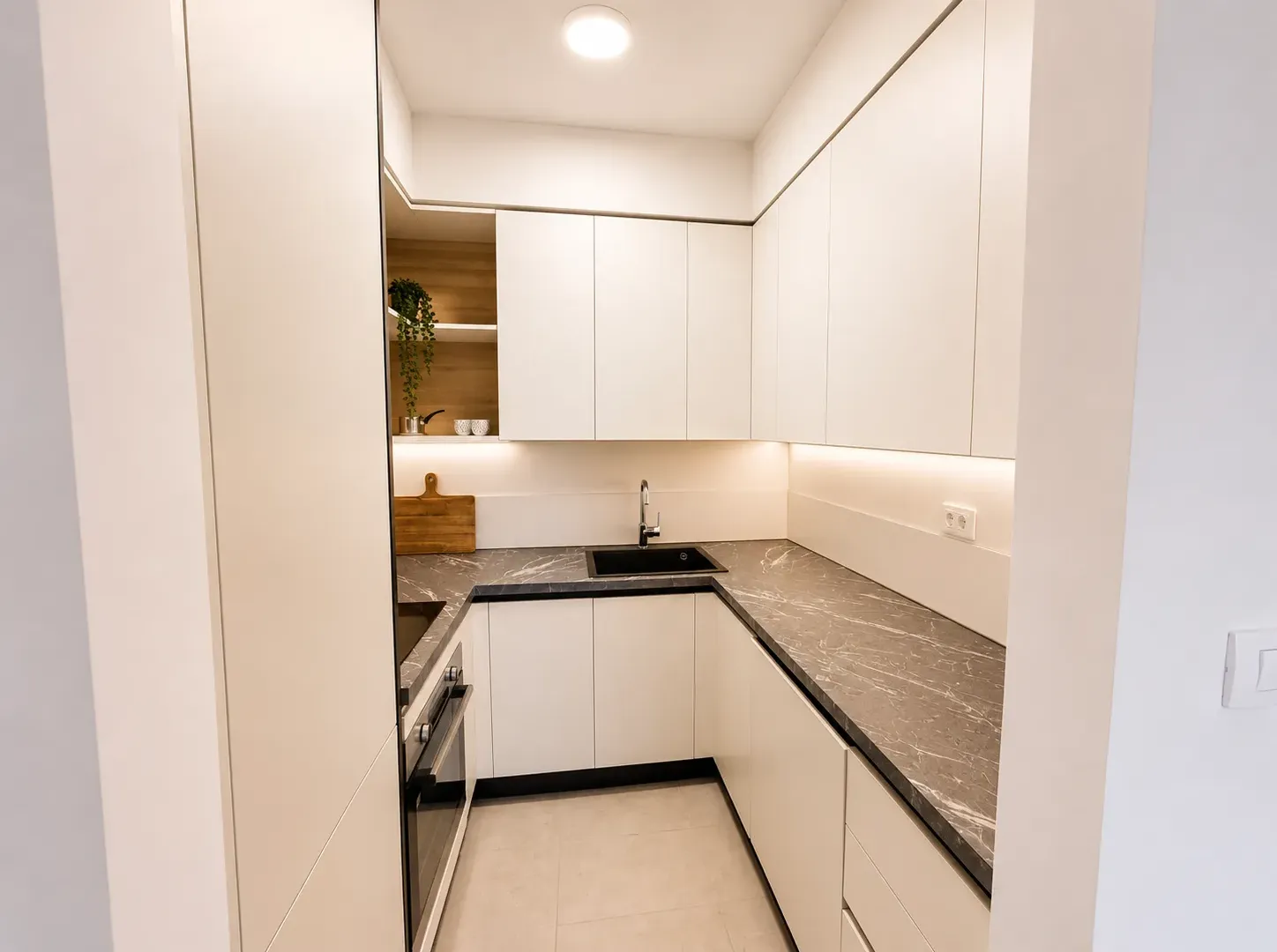 Izdavanje, četvorosoban stan, 113m², Master Kvart, Podgorica