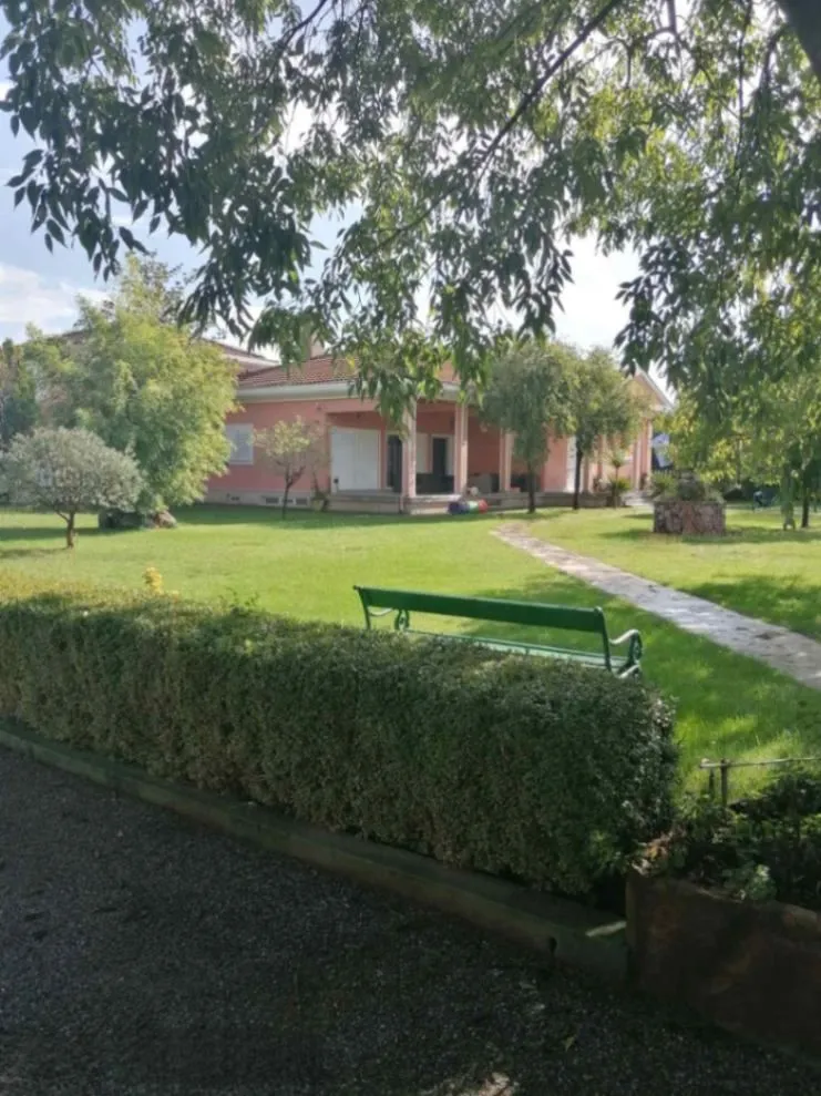 Izdavanje, kuća, 350m², Donja Gorica, Podgorica