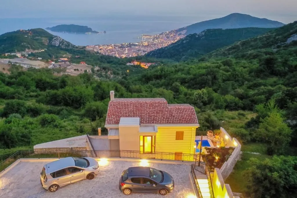 Sale, house, 320m², Lapčići, Budva