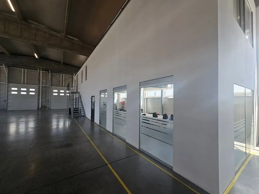 Rent, office space, 2150m², Krnješevci, Stara Pazova