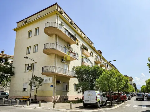 Izdavanje, poslovni prostor, 110m², Centar, Podgorica - image 10