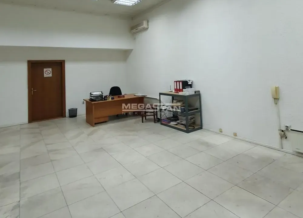Izdavanje, poslovni prostor, 81m², Savski Trg, Beograd