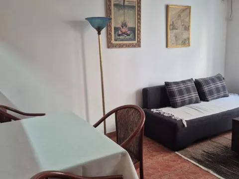 Rent, one bedroom apartment, 50m², Slovenska Plaža, Budva - image 2