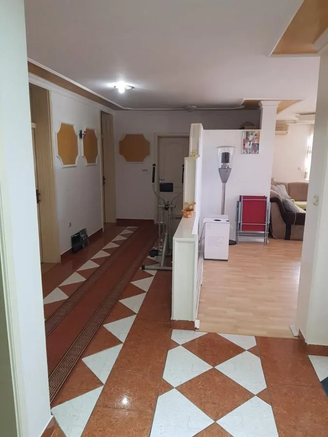 Izdavanje, četvorosoban stan, 160m², Galenika, Beograd