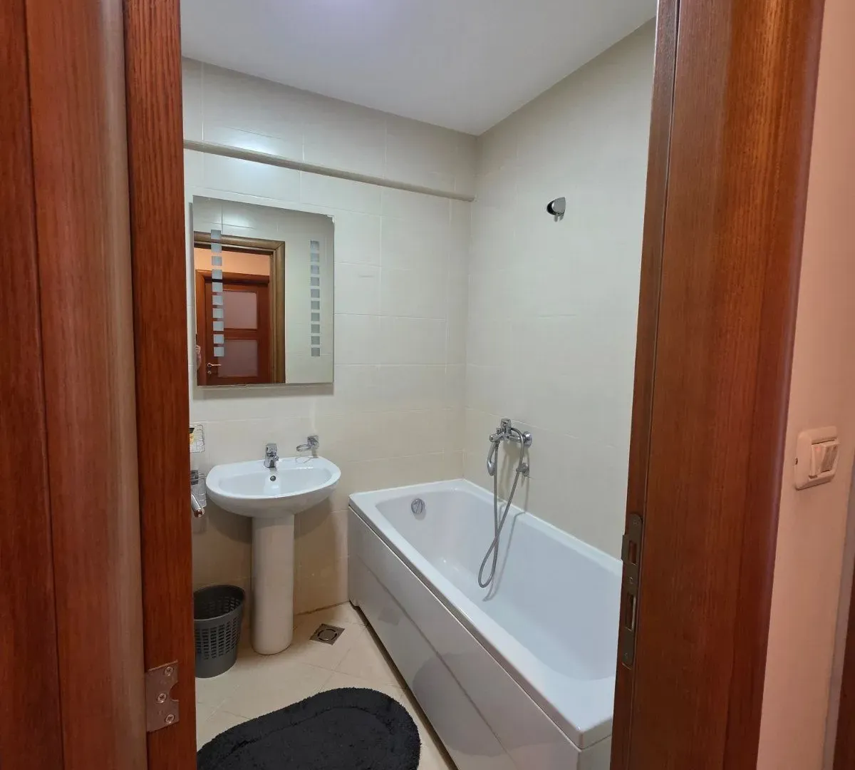 Izdavanje, jednosoban stan, 40m², Pobrežje, Podgorica