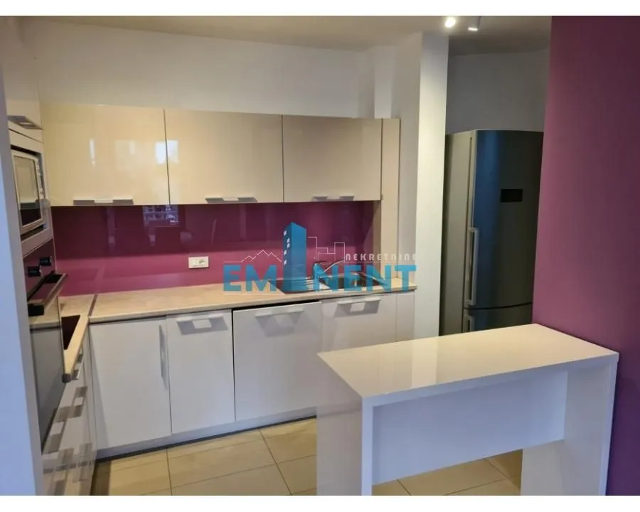 Izdavanje, trosoban stan, 82m², Slavija, Vračar Sve Podlokacije