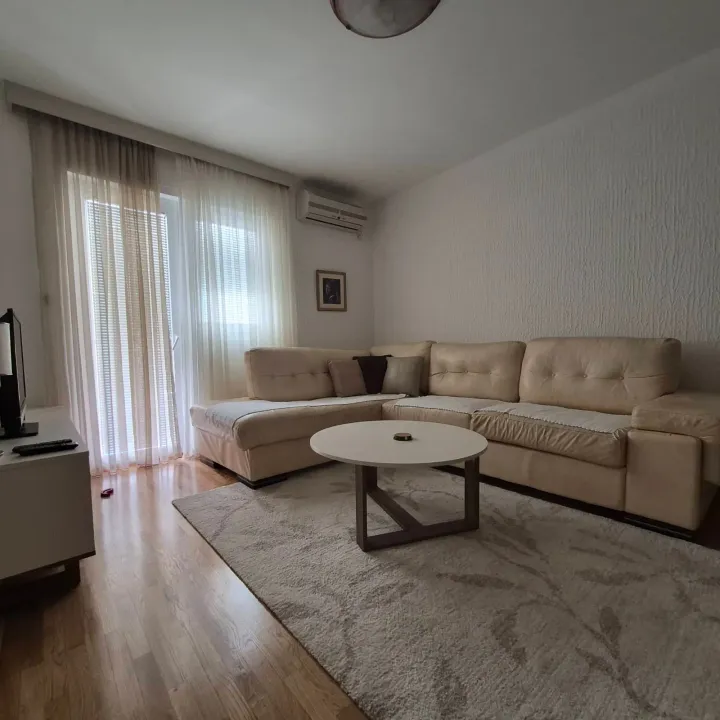 Izdavanje, dvosoban stan, 60m², Babilonija, Budva