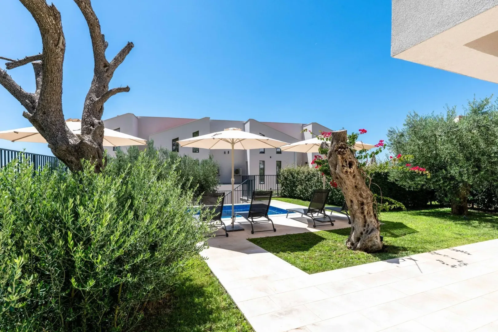 Rent, house, 200m², Reževići, Budva