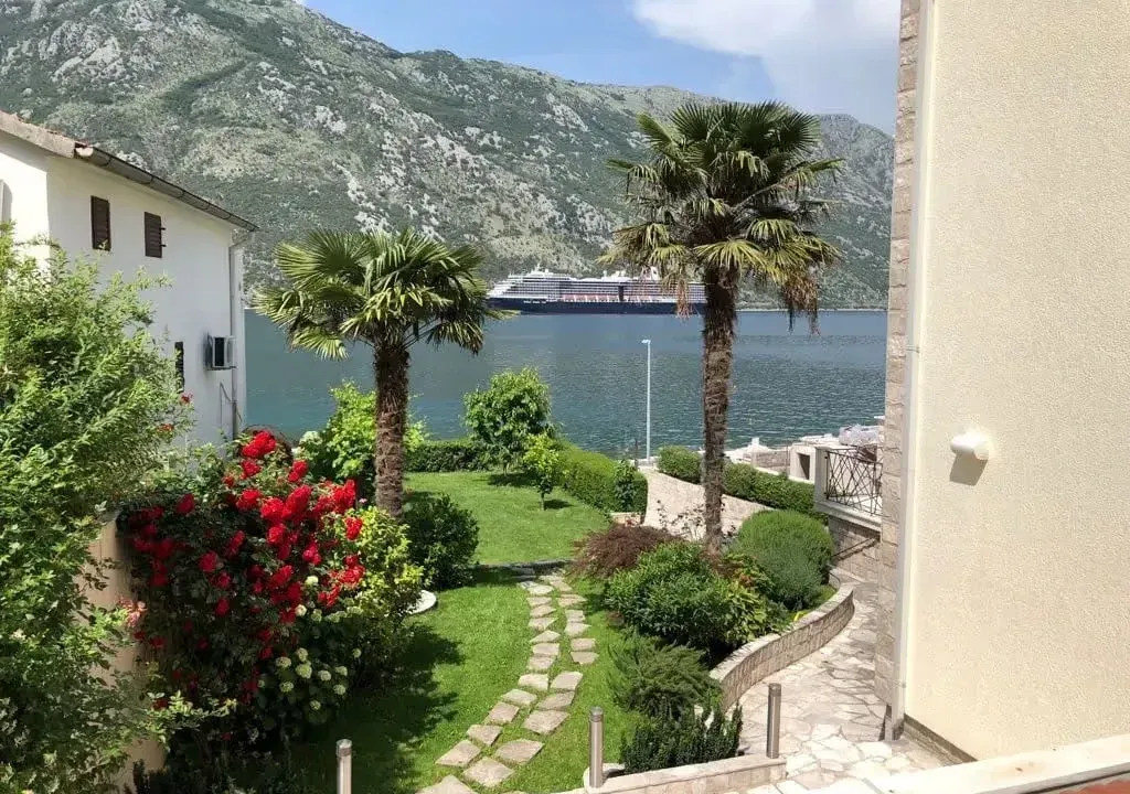 Sale, house, 280m², Kotor, Crna Gora