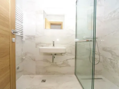 Rent, three bedroom apartment, 104m², City Kvart, Podgorica - image 12