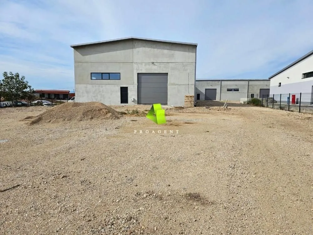 Rent, office space, 2220m², Pantelej, Niš