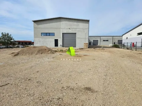 Rent, office space, 2220m², Pantelej, Niš - image 4