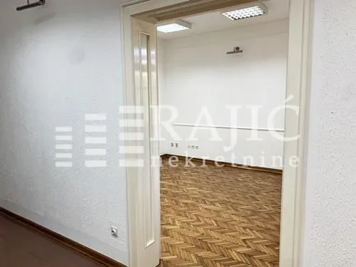 Izdavanje, stan, 120m², Senjak, Beograd