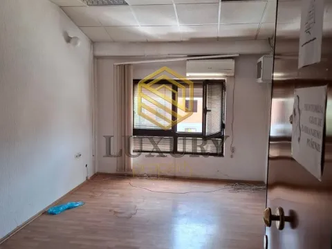 Rent, office space, 95m², Stari Aerodrom, Podgorica - image 1
