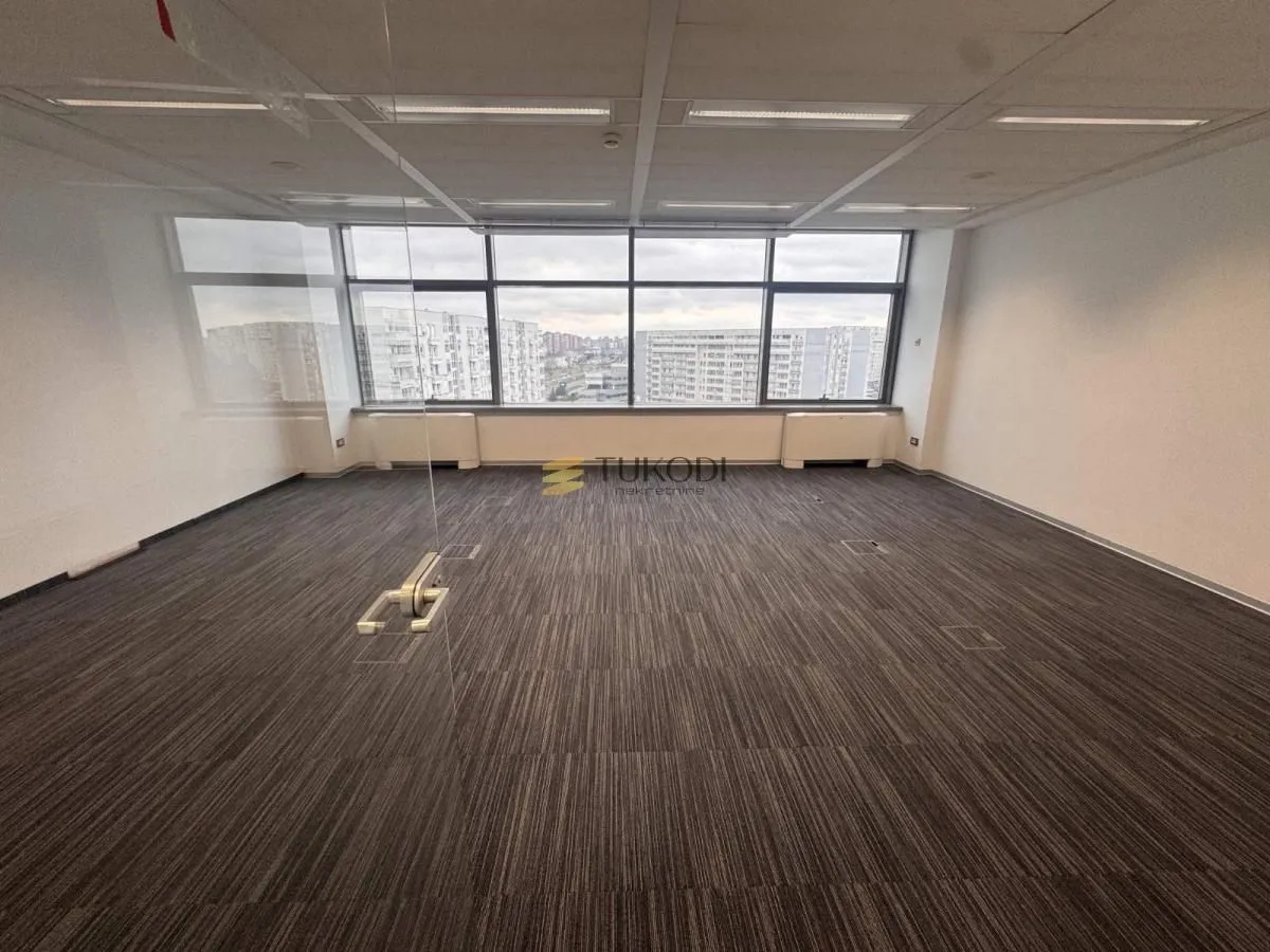 Izdavanje, poslovni prostor, 776m², Novi Beograd Blok 67, Novi Beograd Sve Podlokacije
