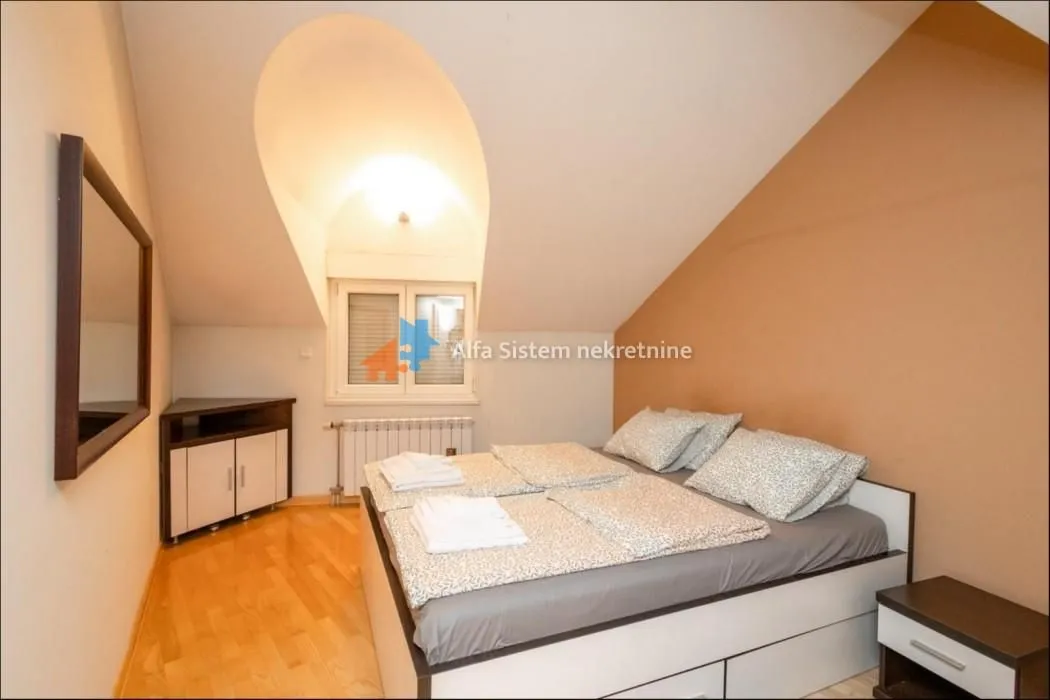 Rent, four bedroom apartment, 140m², Stari Grad, Beograd