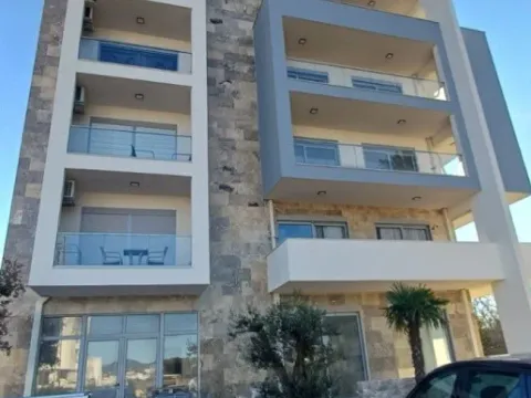 Rent, one bedroom apartment, 48m², Ulcinj, Crna Gora - image 2