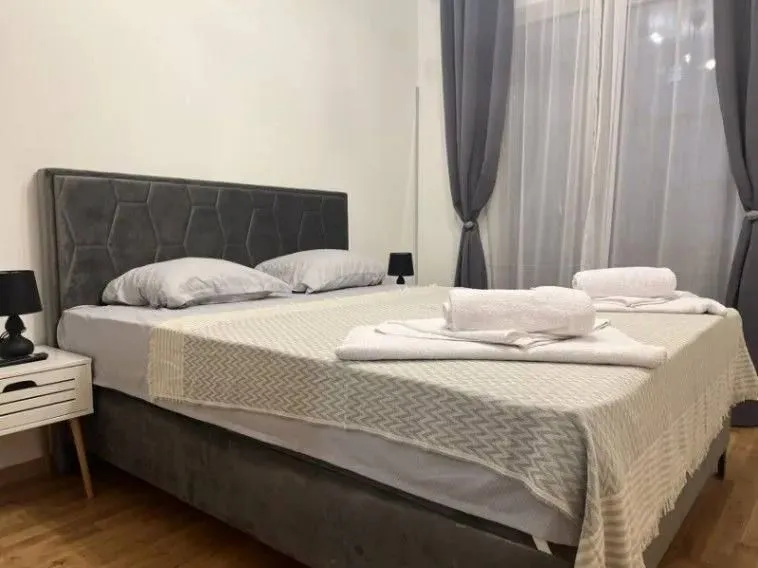 Rent, one bedroom apartment, 45m², Bečići, Budva