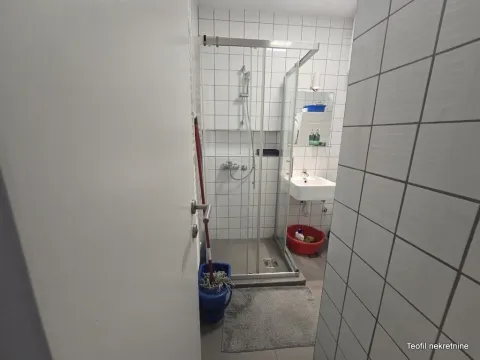Rent, one bedroom apartment, 40m², Vračar, Šid - image 7