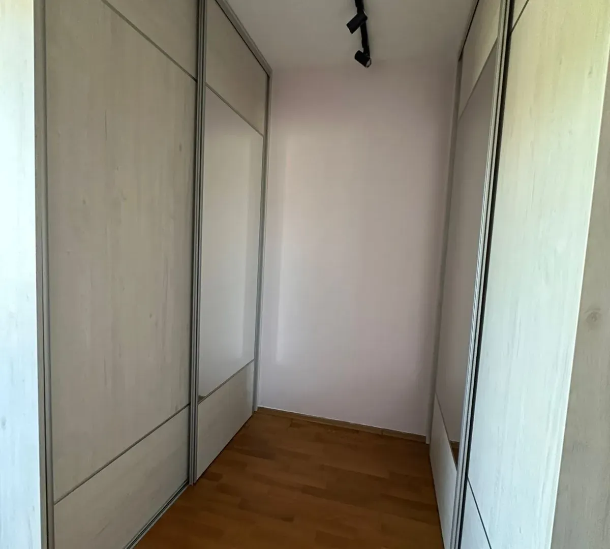 Izdavanje, dvosoban stan, 60m², Pobrežje, Podgorica