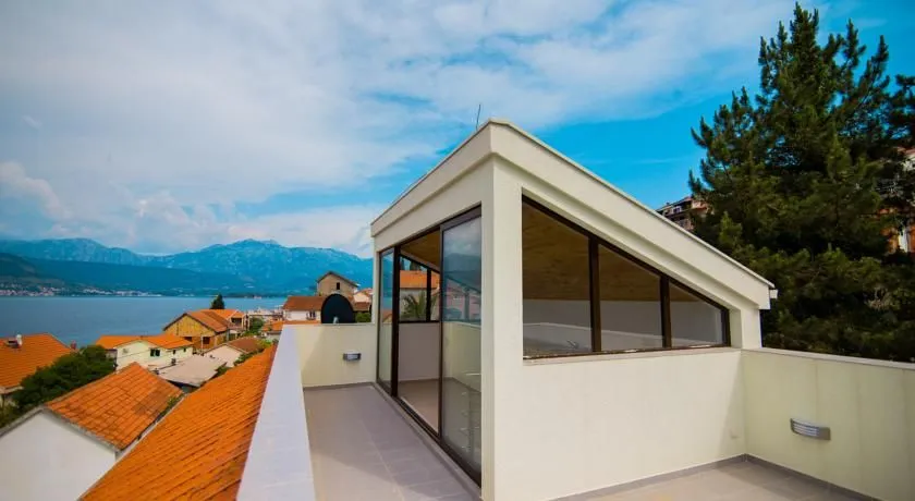 Prodaja, kuća, 218m², Tivat, Crna Gora