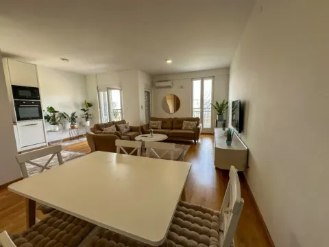 Izdavanje, četvorosoban stan, 160m², Stari Aerodrom, Podgorica - image 3