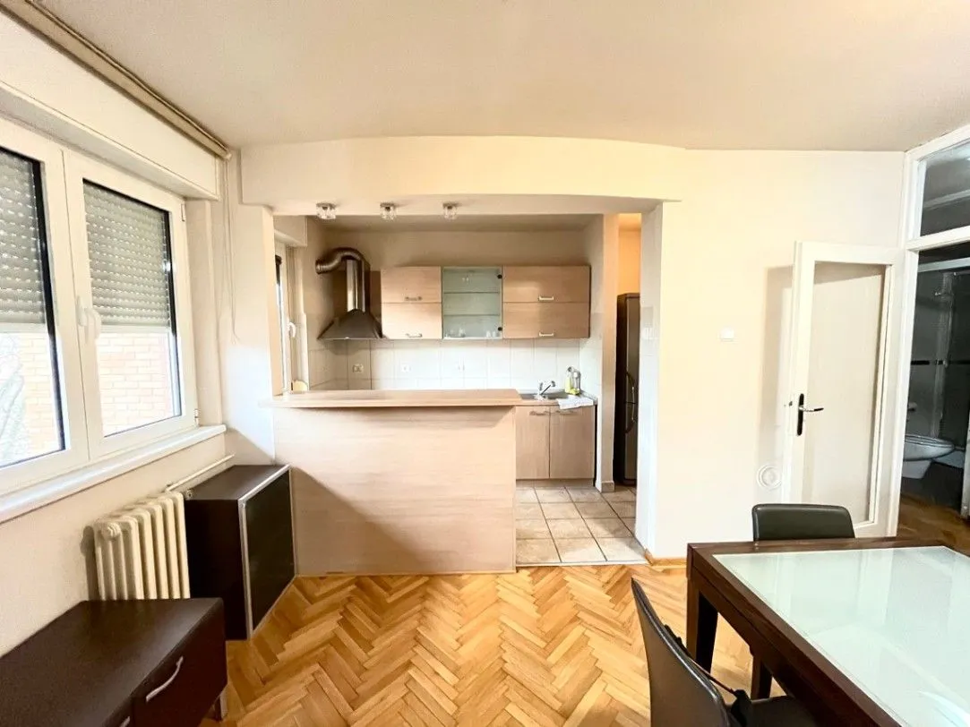 Izdavanje, četvorosoban stan, 105m², Kanarevo Brdo, Beograd