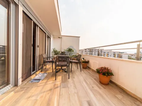 Izdavanje, trosoban stan, 195m², Tološi, Podgorica - image 12