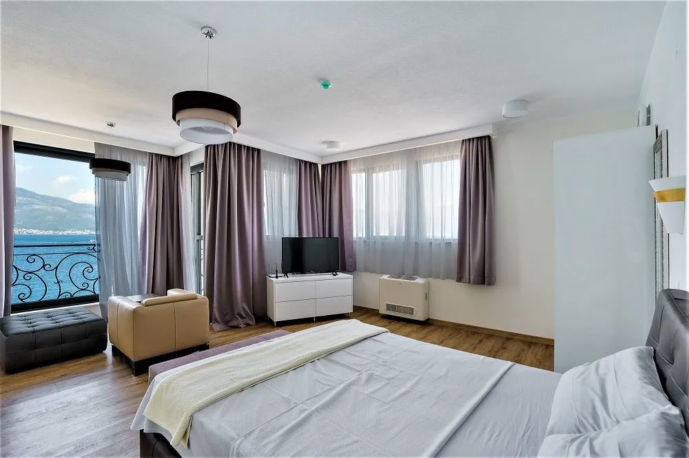Prodaja, kuća, 420m², Krašići, Tivat